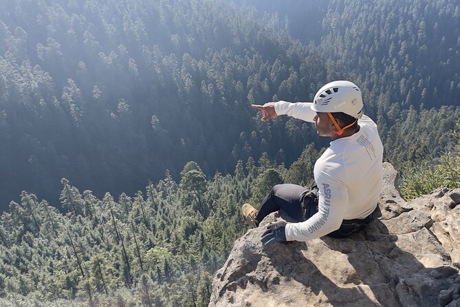 Hiking adventure in CDMX - The 30-meter staircase and safety equipment