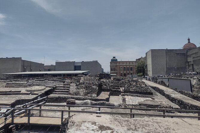 Historic center walking tour through time and space - Key points to know before booking