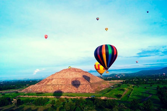 Hot Air Balloon Ride and Teotihuacan Pyramids Excursion - Watching the balloon come together