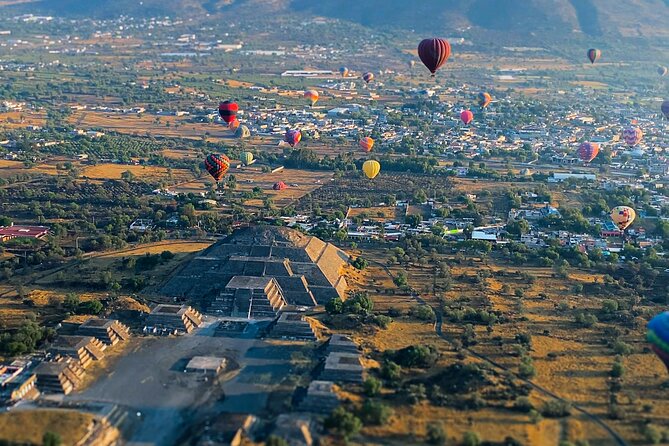 Hot Air Balloon Ride Over Teotihuacán Pyramids from Mexico City - Why seeing Teotihuacán from a balloon changes the visit
