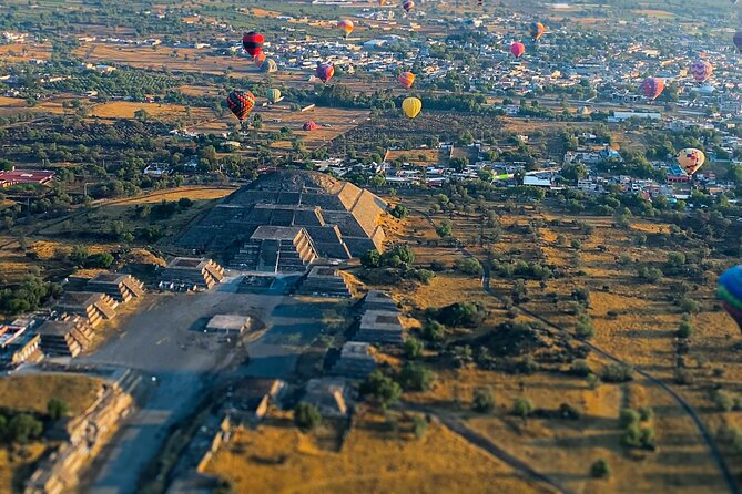Hot Air Balloon Rides in Teotihuacan with Breakfast - Floating above the Pyramid of the Sun