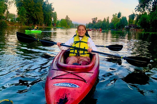 Kayak tour in Xochimilco - Paddling the Apampilco channel and nearby waterways