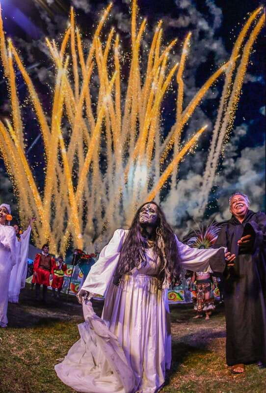 La Llorona, Live Show in the Canals of Xochimilco. - La Llorona at Tlílac Lagoon