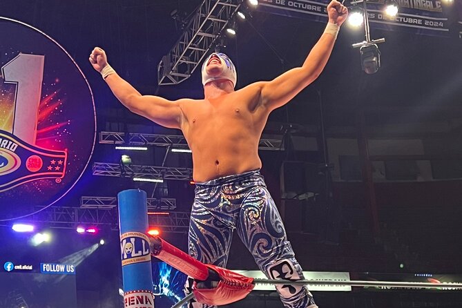 Live Wrestling from the Best Area of the Arena Mexico - Food, Drinks, and the Area Around the Arena