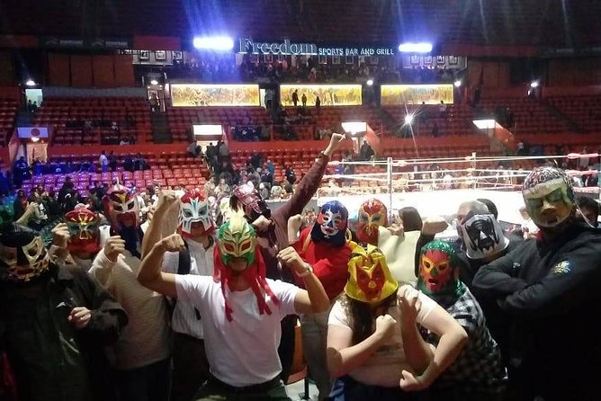 Lucha Libre Tour and Mezcal Tasting in Mexico City - The walk to Arena México adds useful context