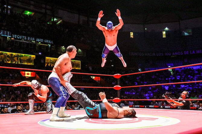Lucha Libre Tour: guide by professional lucha libre wrestler - Meeting Chela at METRO Boutique Hostal
