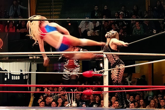Lucha Libre wrestling show, tacos and beer with artist - What makes this night worth considering