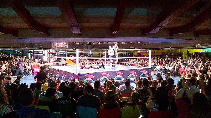 Lucha Libre wrestling show, tacos and beer with artist - Who should book this experience