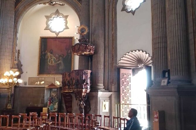 Meet the iconic Basilica of Guadalupe in Mexico City - Walking, meeting, and group size