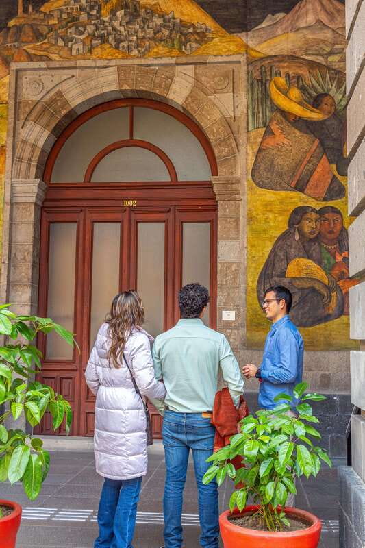 Mexican muralism with a true Art lover - Beginning at Palacio de Bellas Artes