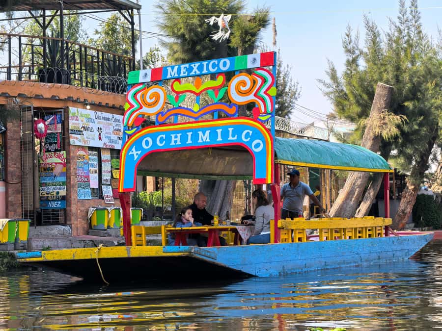 Mexico City: All-Inclusive College Student-Guided Boat Tour - A college guide who keeps the boat moving
