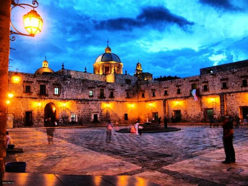 Mexico City: Bazaar Saturday, Convent of Carmen & San Angel - The guide and the bilingual format