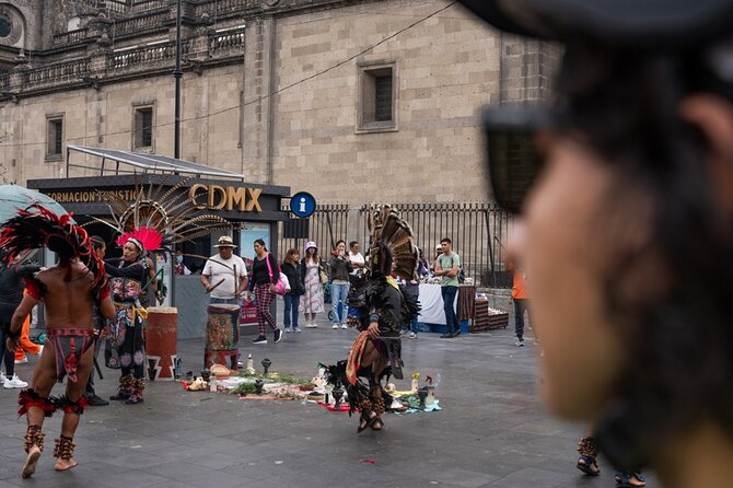 Mexico City Bike Rental - Angel of Independence Area - Reaching El Zócalo by bicycle
