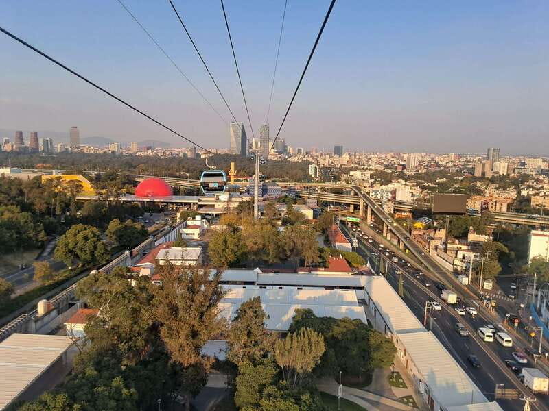 Mexico City: cable car tour, cultural sites and typical food - Riding the Metro to Los Pinos