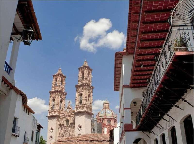 Mexico City: Cacahuamilpa Caves and Taxco Small-Group Tour - Taxco from the hills: views before the old town