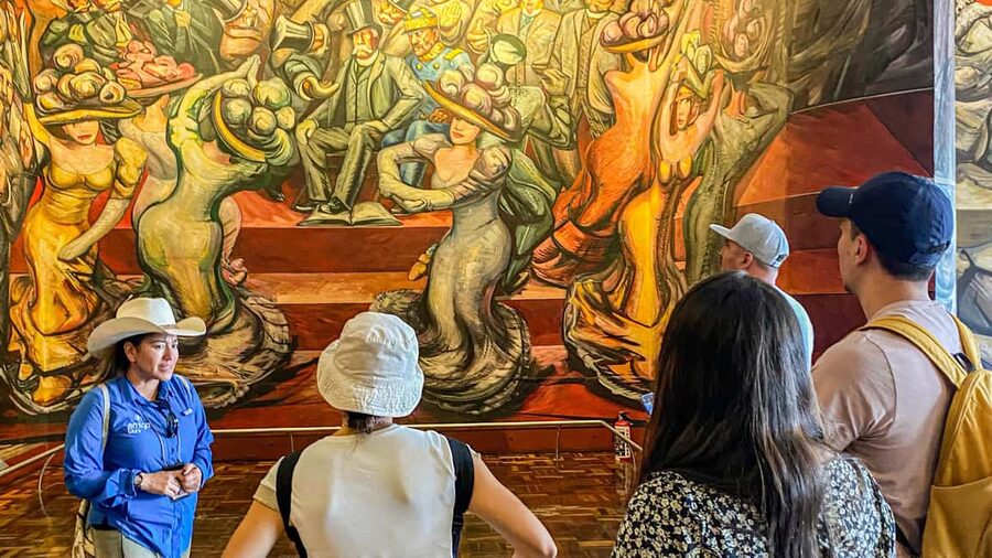 Mexico City: Chapultepec Castle After-Hours Guided Tour - What the guide adds to the $41 price
