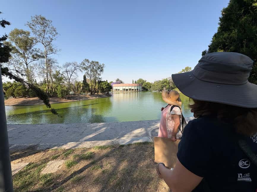 Mexico City: Chapultepec Castle and Forest Guided Tour - Moctezuma’s baths and the forest lakes