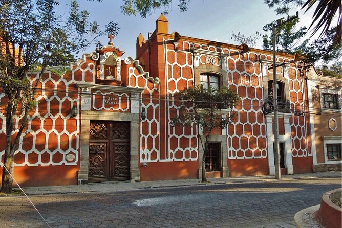 Mexico City (Coyoacan) Scavenger Hunt and Sights Self-Guided Tour - Fuente de los Coyotes and the First Clues