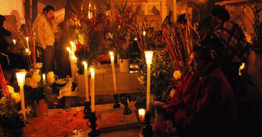 Mexico City: Day of the Dead Guided Tour - Guides, group control, and the pace of the evening