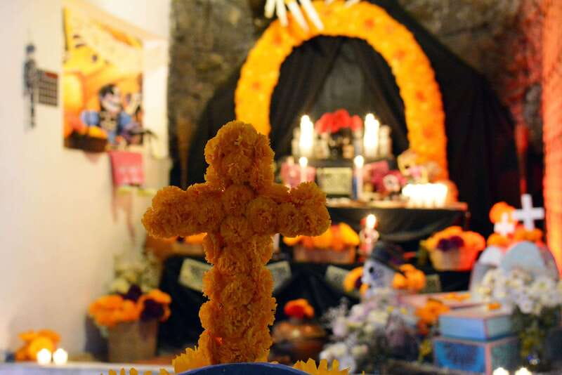 Mexico City: Day of the Dead House and craft workshop - A house where art and remembrance meet