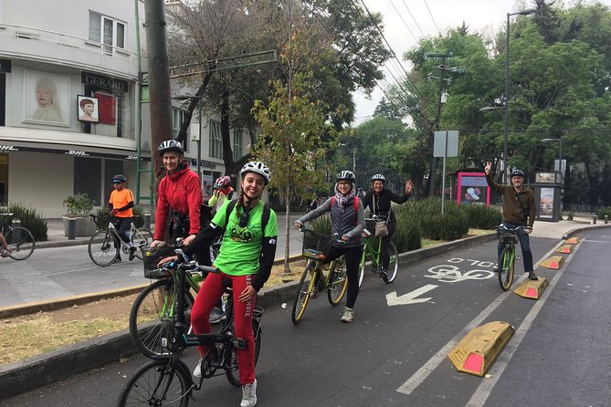 MEXICO CITY FOOD TOUR: flavors on two wheels - Roma’s market colors and handmade quesadillas
