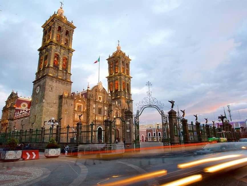 Mexico City: Full-Day Puebla and Cholula Tour - Lunch in Puebla, with the buffet question