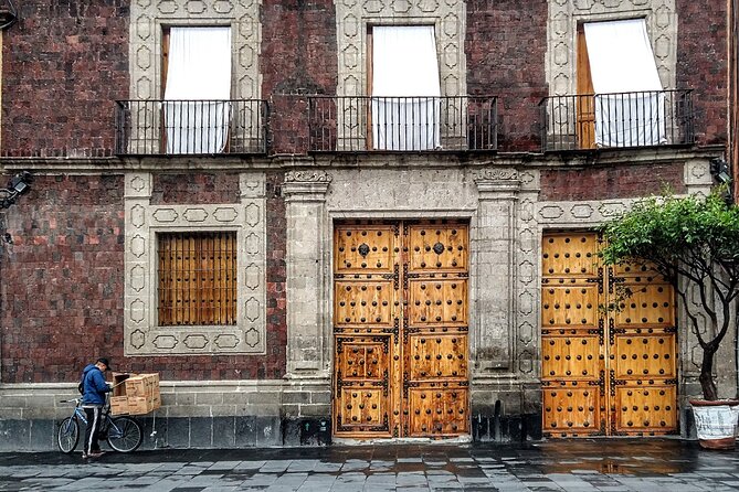 Mexico City: Hidden Markets, Street Food & Salsa-Making Tour - Walking, weather, and the pace of the morning