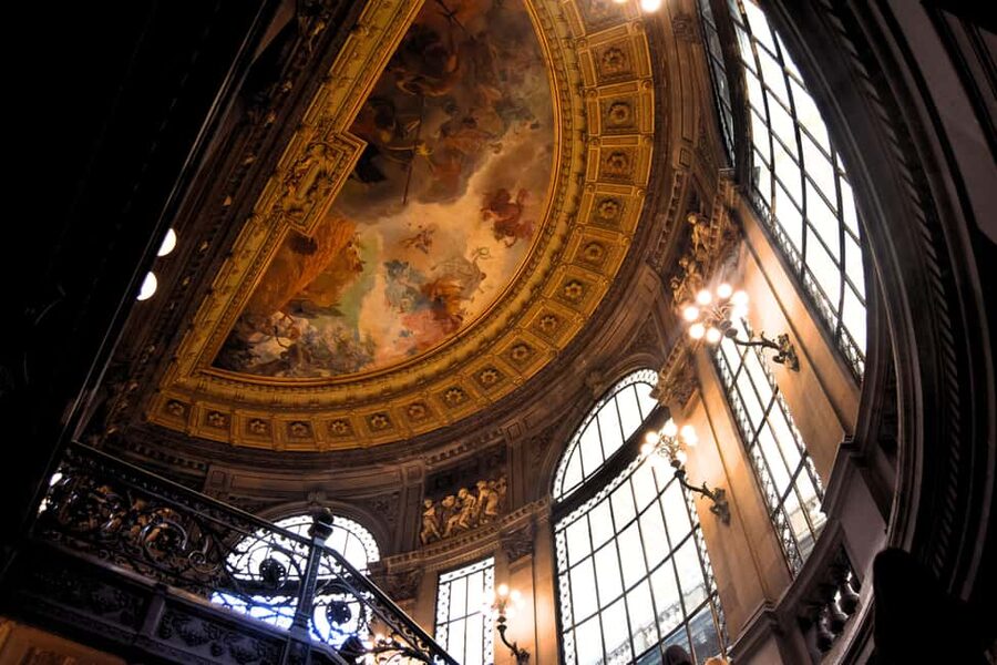Mexico City: Historic Center Walking Tour and Bellas Artes - Guides, languages, and the human side of the tour