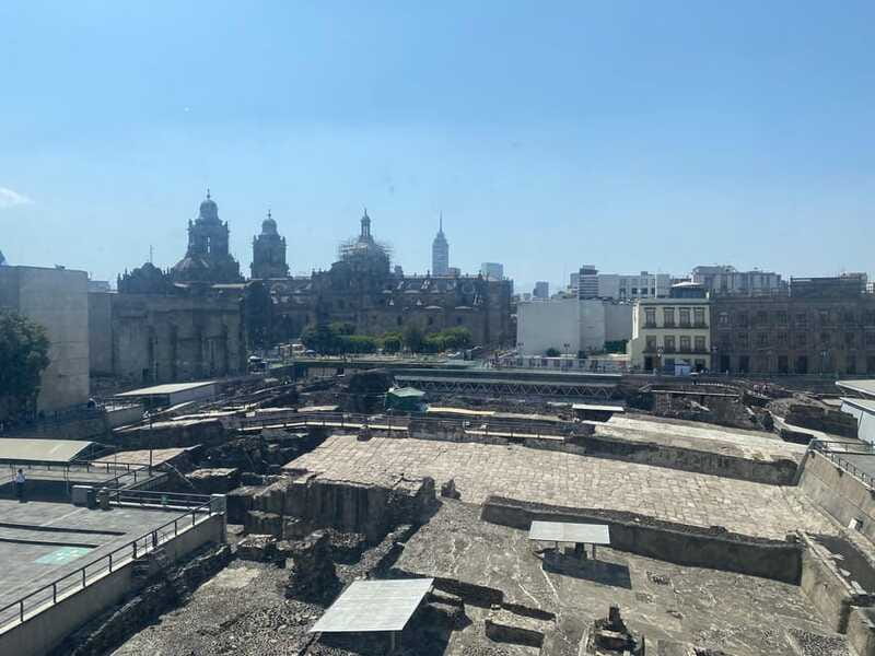Mexico City: Historical walking tour of Tenochtitlan - Casa de los Azulejos and Orozco’s mural