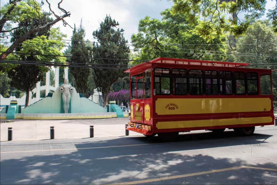 Mexico City: Mexico Tram, Iconic Landmarks, and Legends - Choosing between the available routes