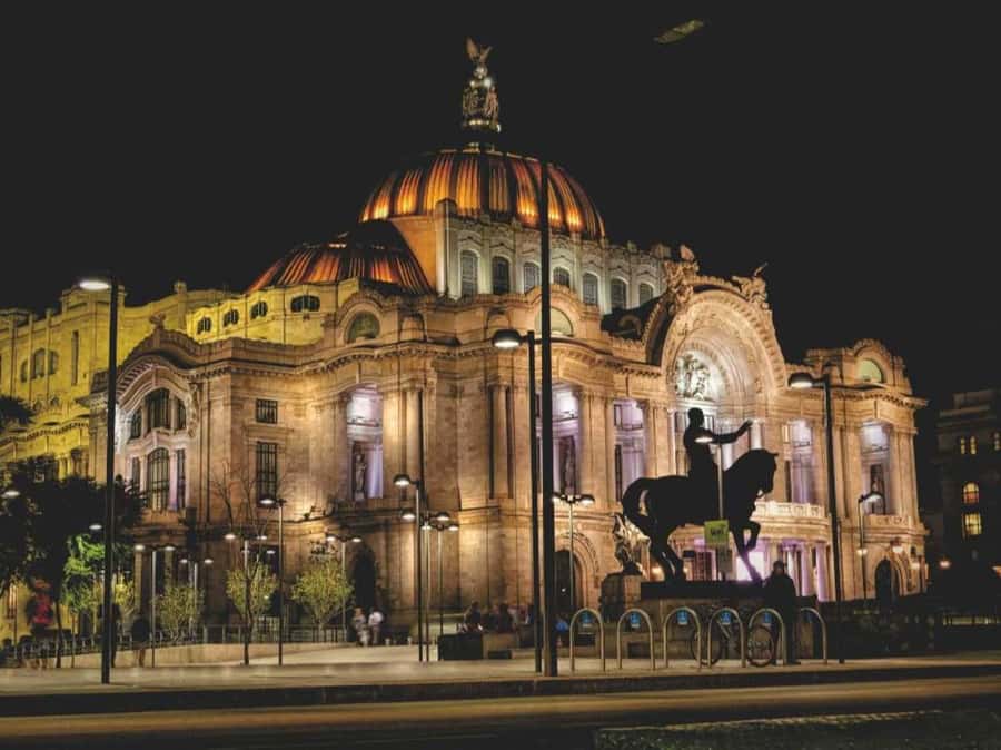 Mexico City: Night Bus Tour - What this night bus tour is really good at