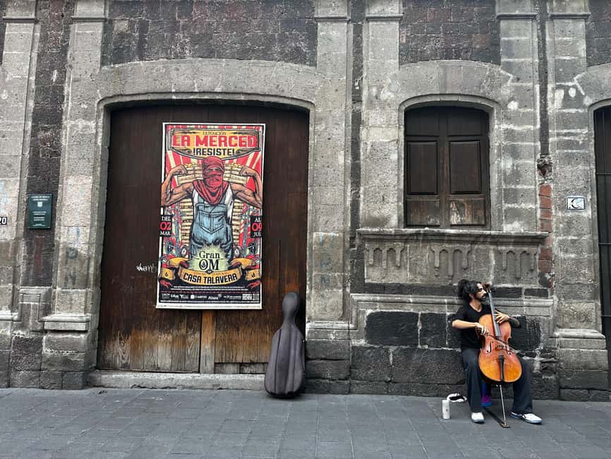 Mexico City: Old Town Food Tour of 7 Tastings & Secret Dish - A bakery stop with room for one more sweet