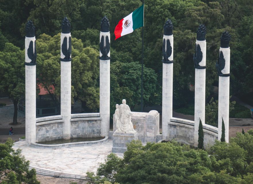 Mexico City: Private Chapultepec Park Bike Tour - Fountains, poets, and old waterworks