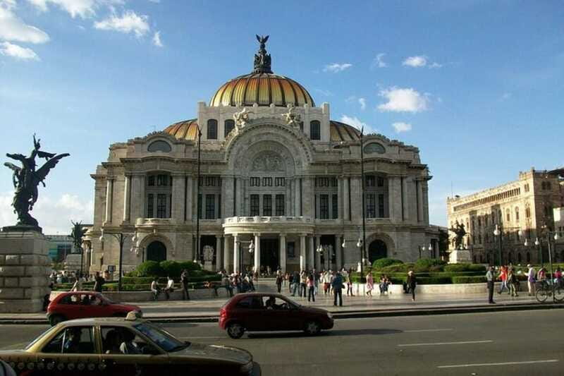 Mexico City: Private custom tour with a local guide - Choosing two hours or eight