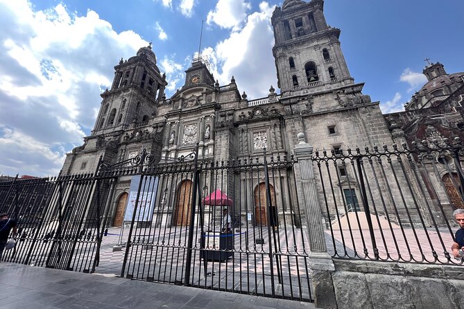 Mexico city's private tour in downtown (with transport) - Palacio de Bellas Artes: marble, photos, and a short final look inside