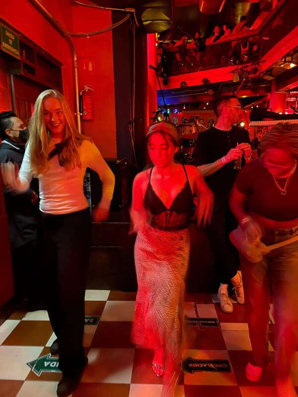 Mexico City: Salsa Dancing Experience - Starting with salsa in a Cuban-inspired venue