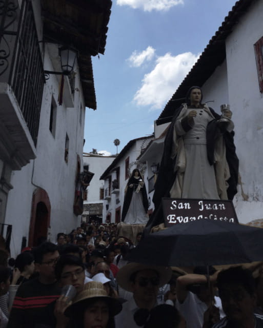 Mexico City: Taxco and Cacahuamilpa Caves Day Trip - Guides, group size, and the feel of the day