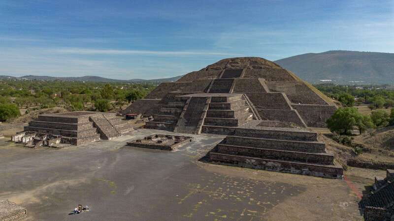 Mexico City: Teotihuacan Pyramids Early Access Guided Tour - Walking the Avenue of the Dead