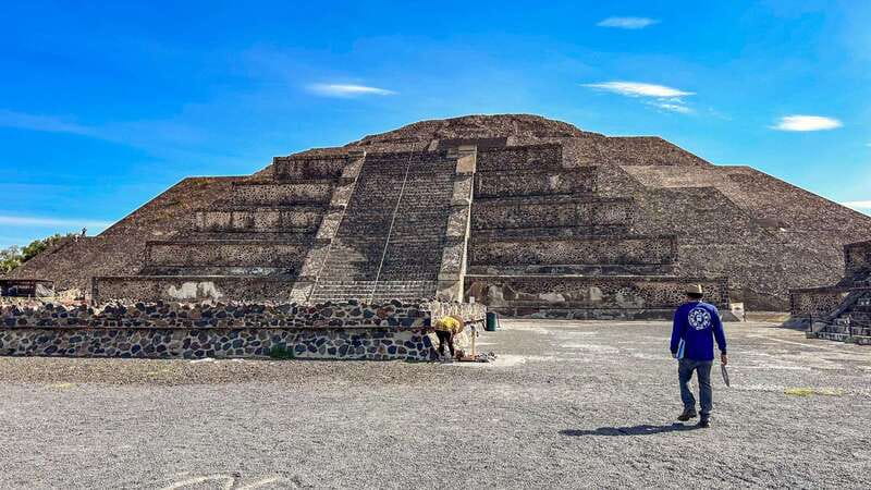Mexico City: Teotihuacan, Tlatelolco & Basilica of Guadalupe - Tequila tasting, crafts, and the practical lunch break