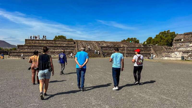 Mexico City: Teotihuacan, Tlatelolco & Basilica of Guadalupe - Guides, language, and the rhythm of the day