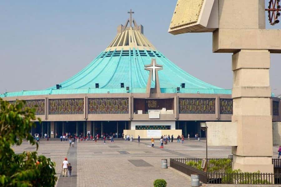 Mexico City: Teotihuacan, Tlatelolco & Guadalupe Shrine Tour - Transport, group size, and the working parts of the day