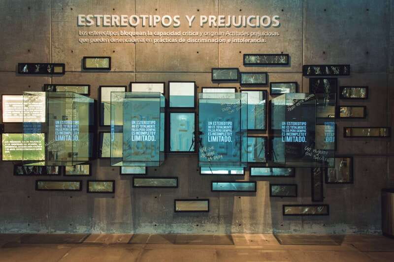 Mexico City: Ticket de entrada Museo Memoria y Tolerancia - Using the Audioguide Well