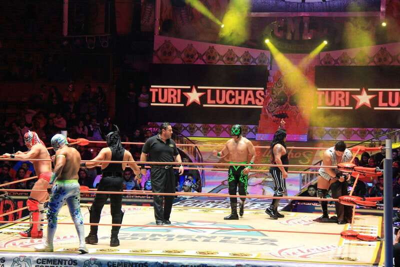 Mexico City: Turiluchas Amazing Wrestling Show - Meeting at Reforma 222 and boarding the bus