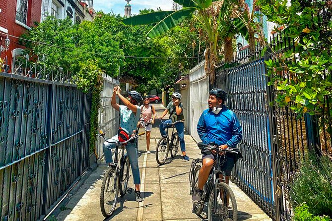 Mexico Off the Beaten Track: Street Food & Bikes — All Inclusive - Paseo de la Reforma and the city’s public life