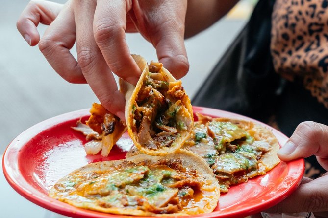 Mexico Private Food Tour With Locals Including 10 Tastings - The final hour: local stops, drinks, and sweets