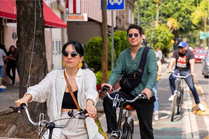 Michelin Taco Bike Tour: Roma Norte & Condesa /All-Inclusive. - First taste: guisado tacos in Condesa