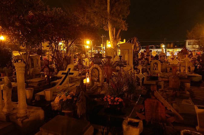 Mixquic Day of the Dead Tour in Mexico City - Candles, flowers, and the Alumbrada