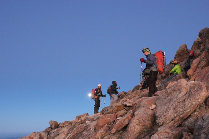 Mountaineering Iztaccihuatl (5220m) - Day one: Paso de Cortés and Altzomoni refuge