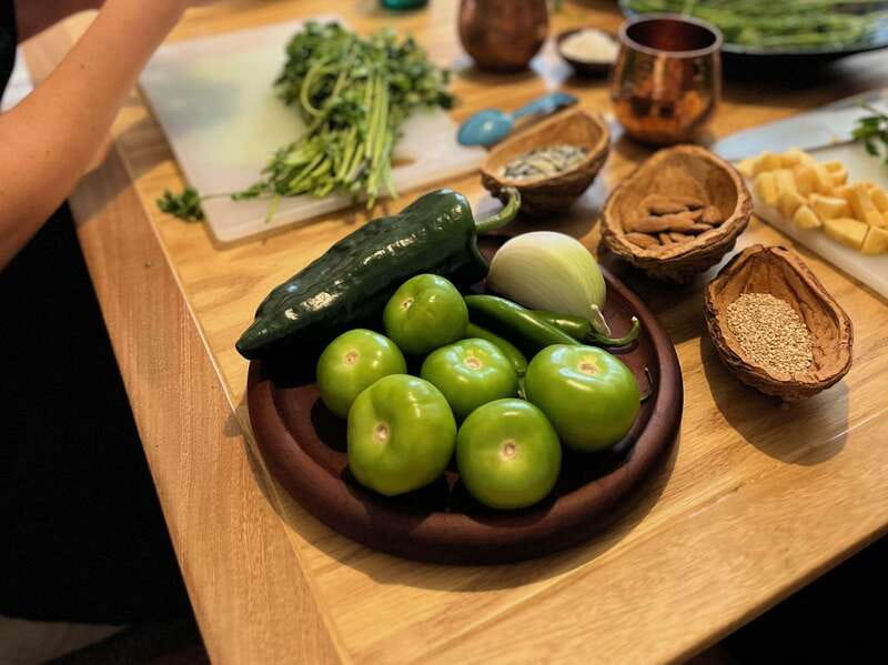 Muchos moles: Multi-variety mole cooking class and feast - Making a fresh green mole