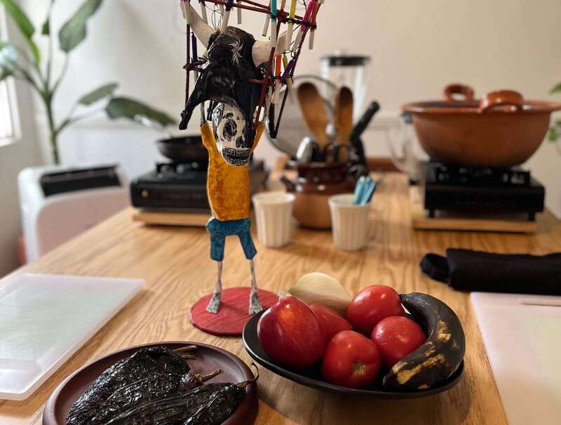 Muchos moles: Multi-variety mole cooking class and feast - Arriving at Jim’s Condesa home